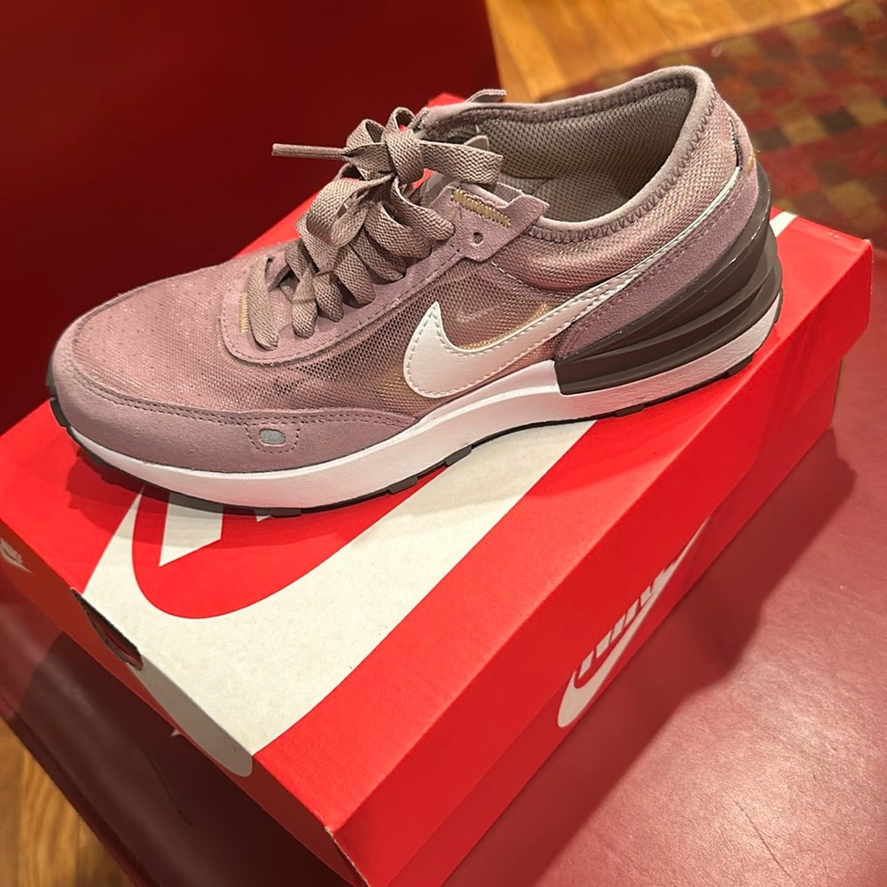 Nike Mauve Waffle One (GS) Size 4 Boys
